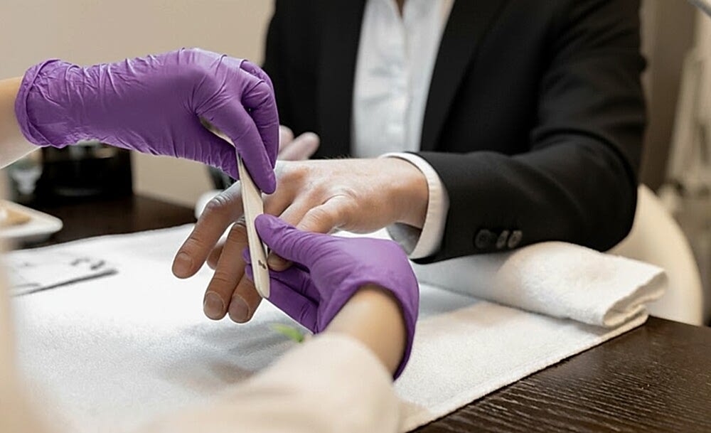 Мужской маникюр и педикюр