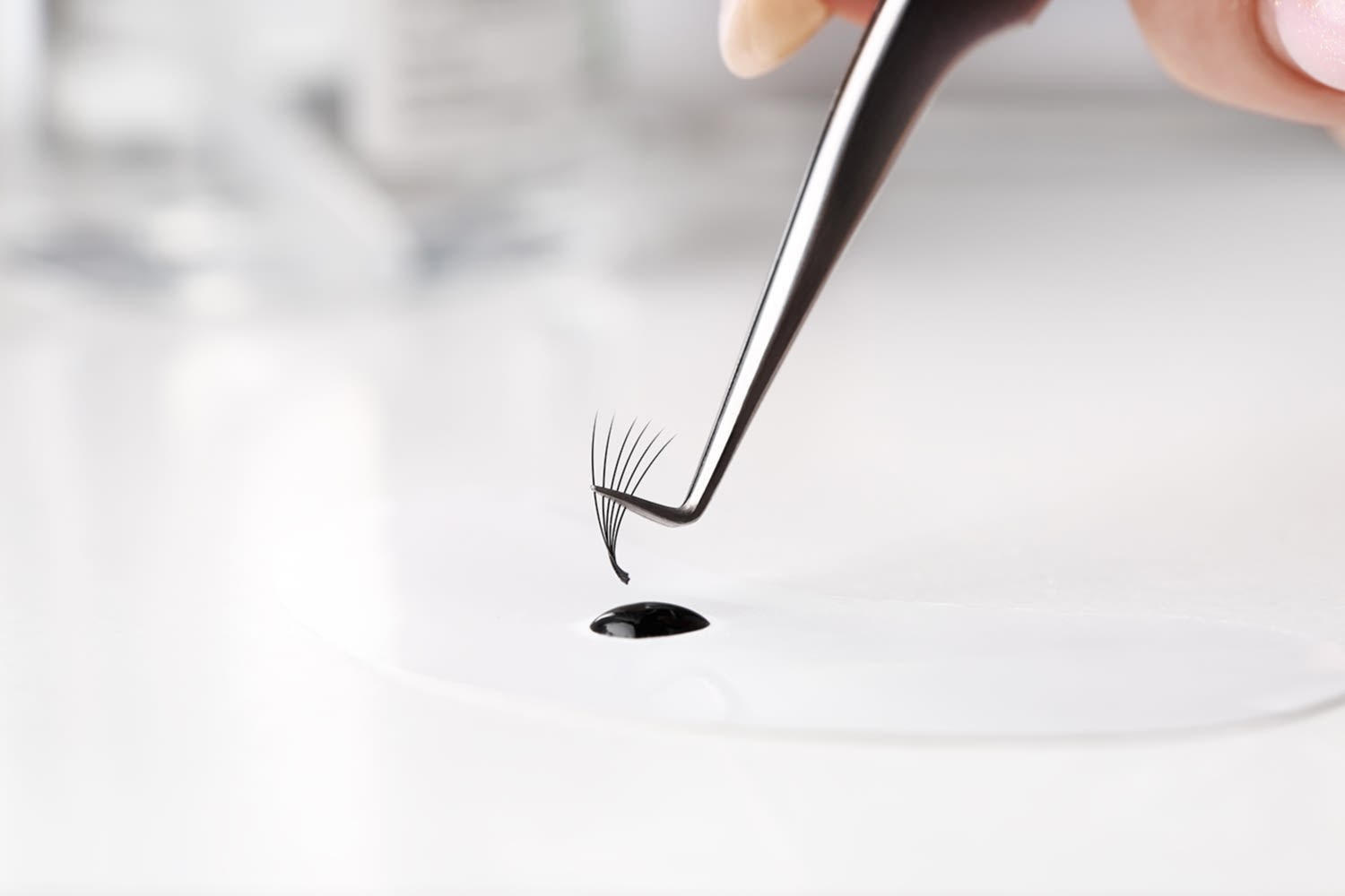 Наращивание ресниц: запреты после проведения процедуры