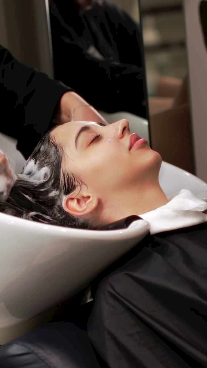 Мытье головы в салоне City Nails