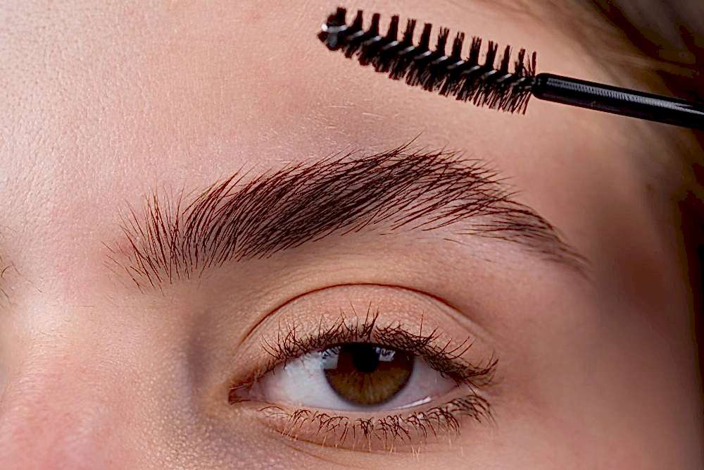 Отличия ламинирования бровей от долговременной укладки