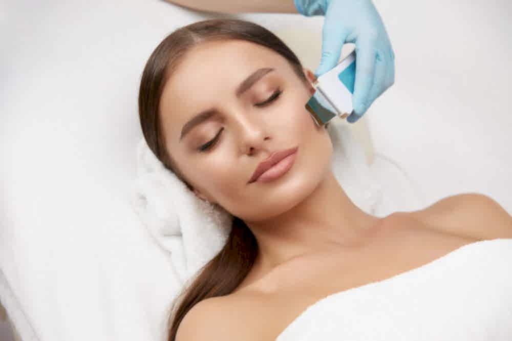 Основные показания и виды чистки лица в салоне красоты