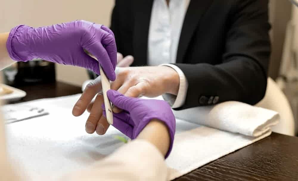 Мужской маникюр и педикюр