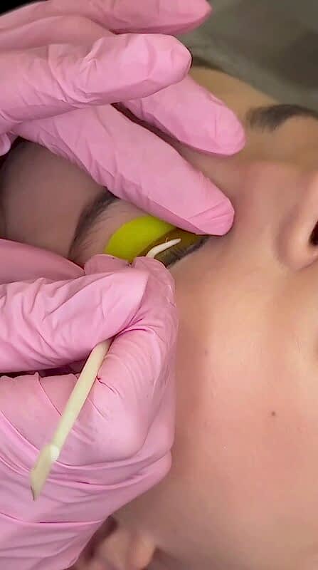 laminirovanie-resnic-process-raboty-3