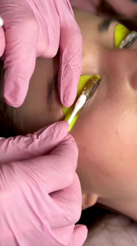 laminirovanie-resnic-process-raboty-7