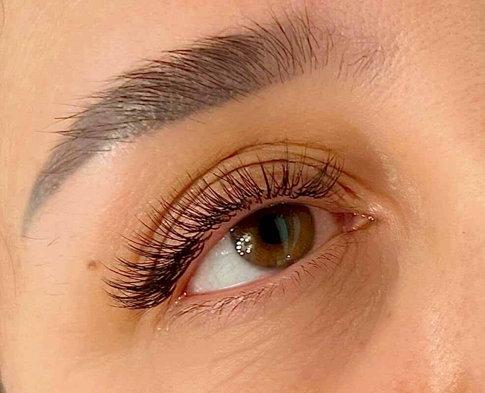 Коррекция бровей