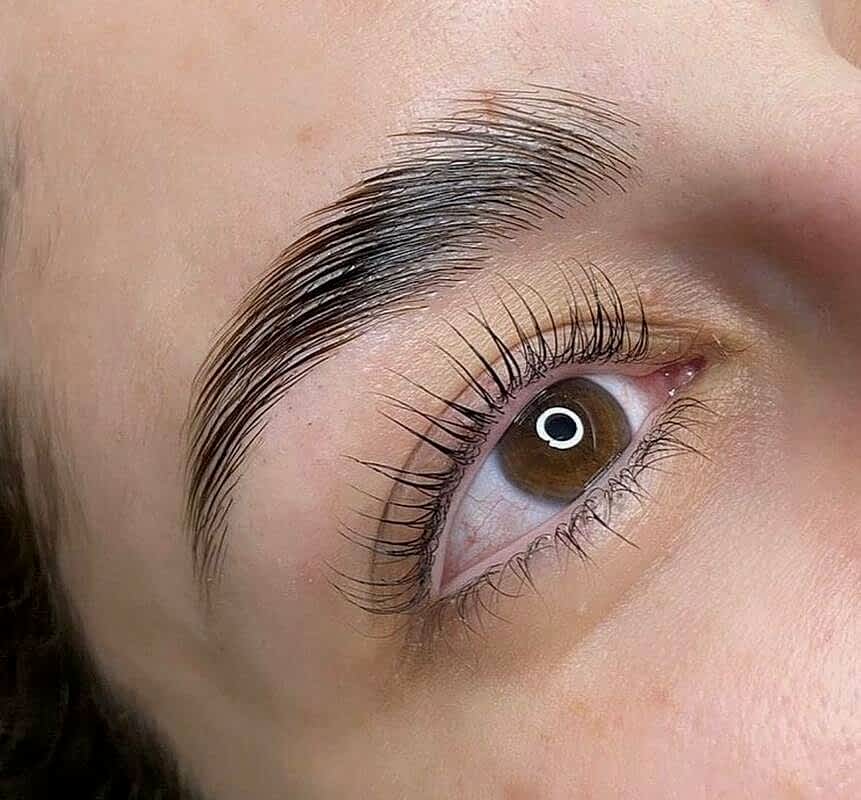 Коррекция бровей