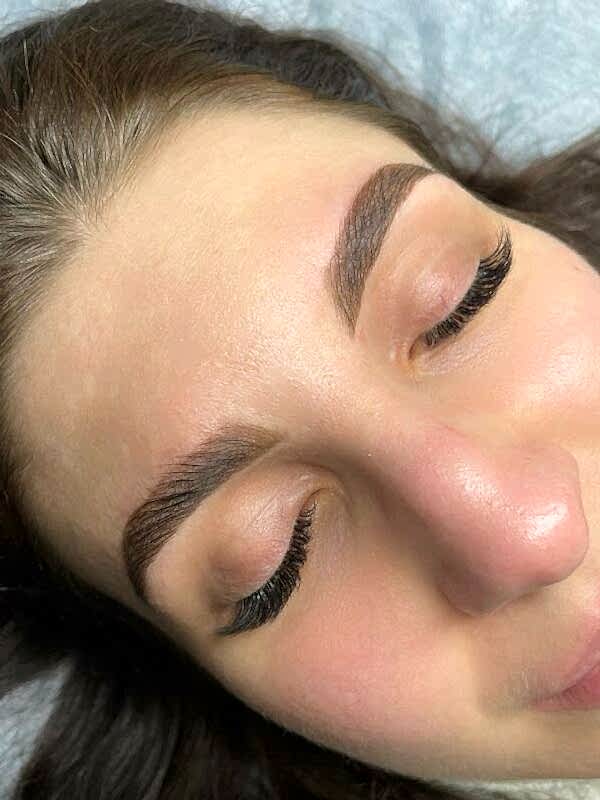 Коррекция бровей