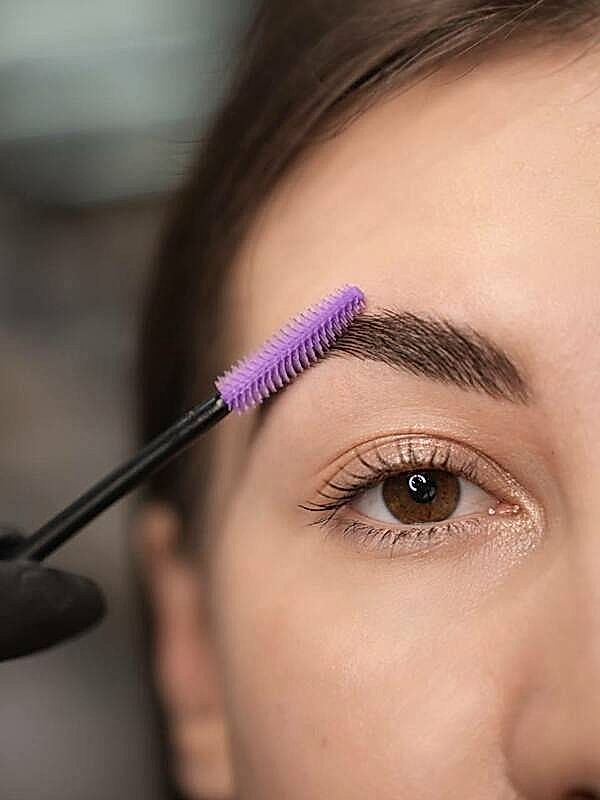 Коррекция бровей