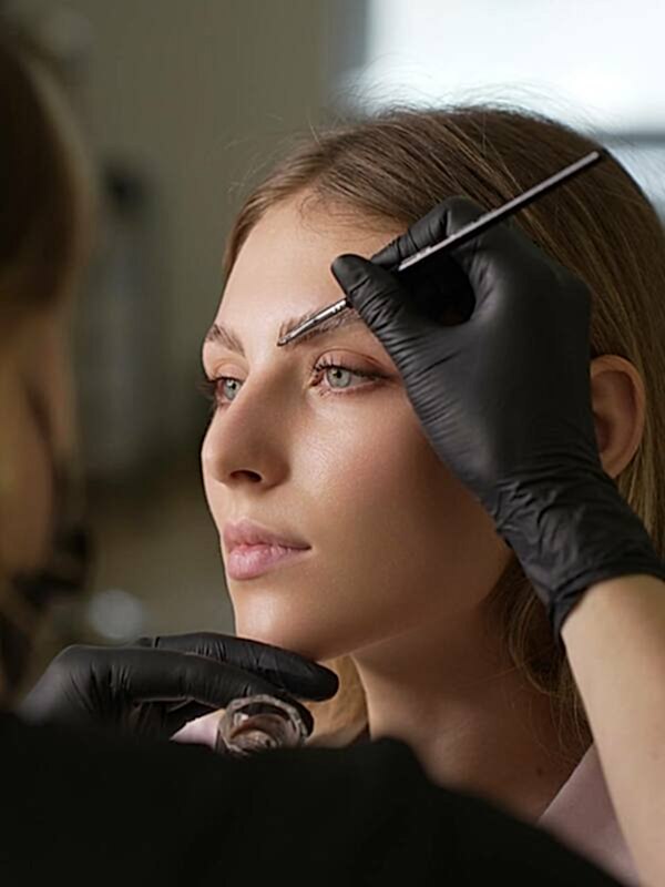 Коррекция бровей