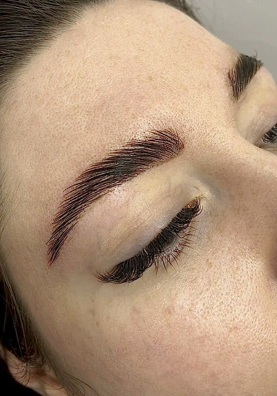 Коррекция бровей