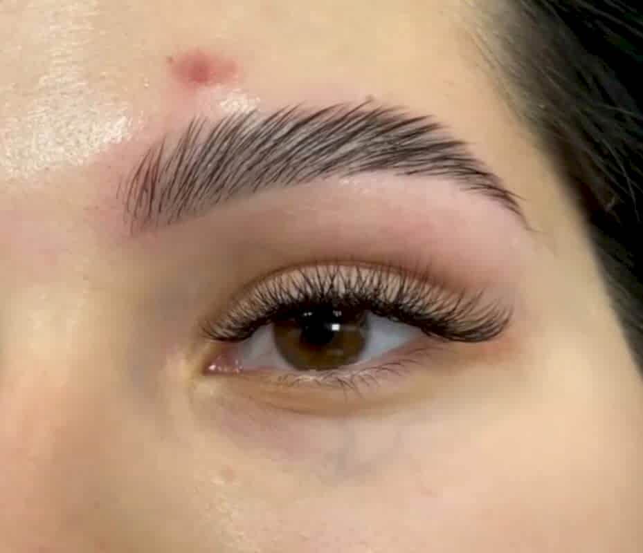 Коррекция бровей