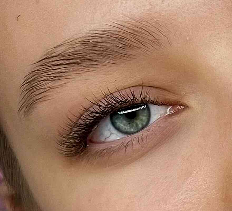 Коррекция бровей