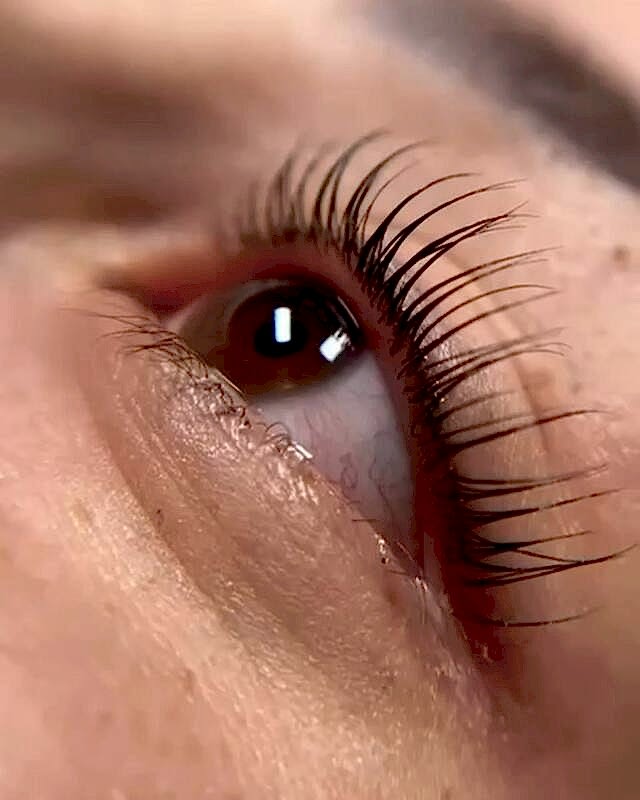 Ламинирование бровей и ресниц