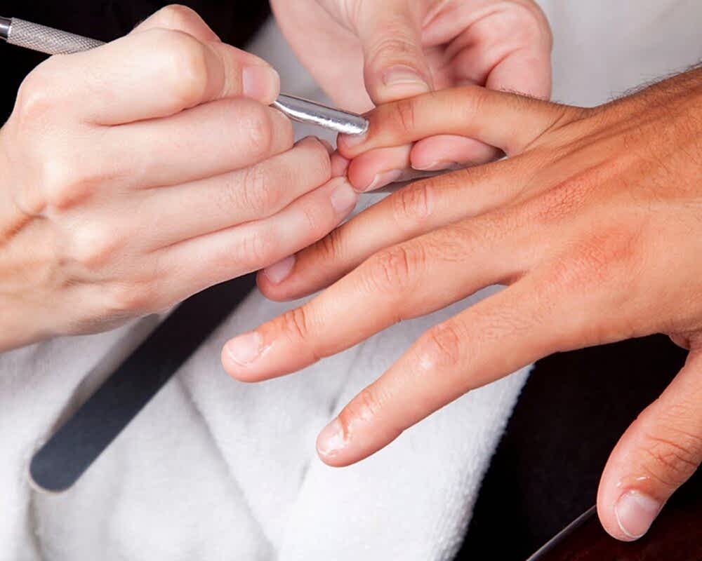 muzhskoj-manikjur-i-pedikjur-2