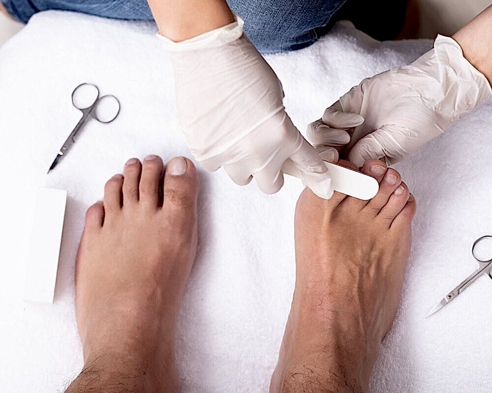 muzhskoj-manikjur-i-pedikjur-3