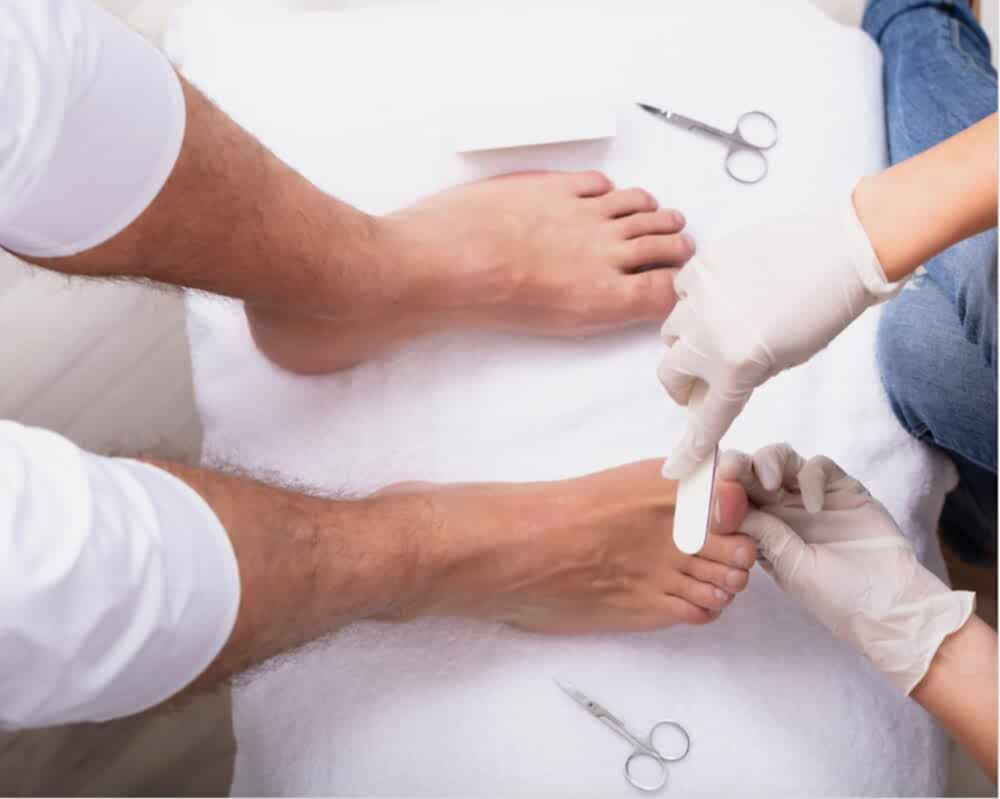 muzhskoj-manikjur-i-pedikjur-4